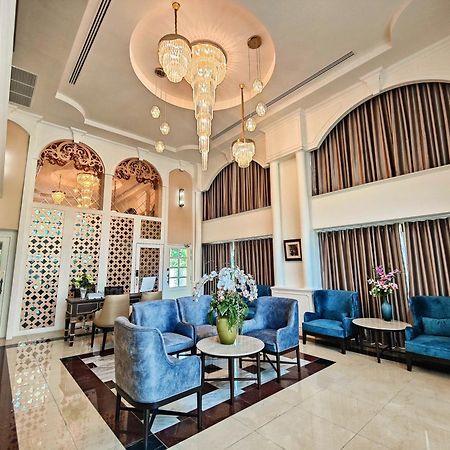 Siri Grand Bangkok Hotel Exterior photo
