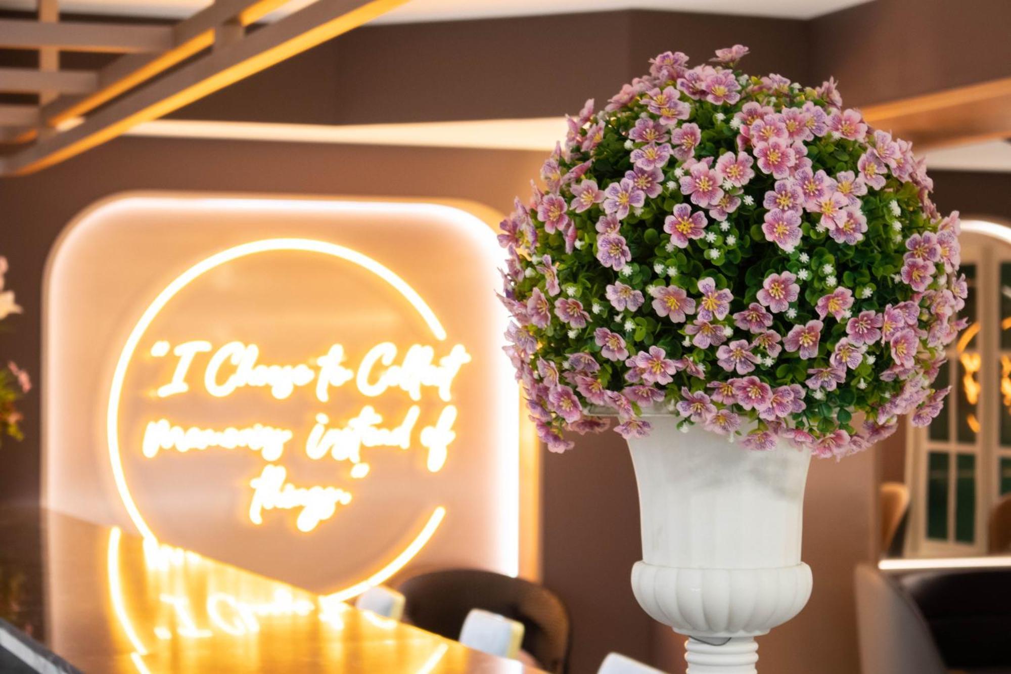 Siri Grand Bangkok Hotel Exterior photo
